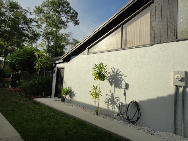 Foto del edificio - 1187 Periwinkle Pl