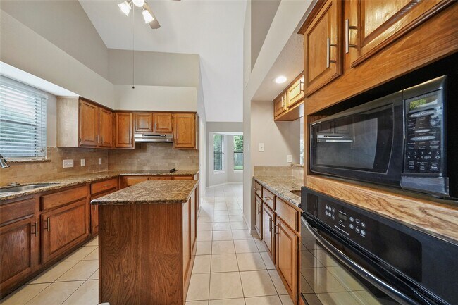 Foto del edificio - 2402 Brookdale Dr