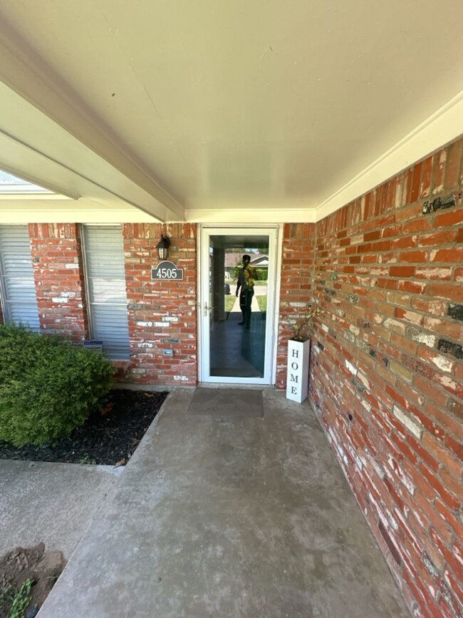 Building Photo - Charming 4 Bed 2 bath in Temple, Tx!