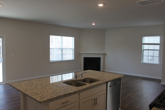 Building Photo - Room in Single Family Home on Clairwood Dr
