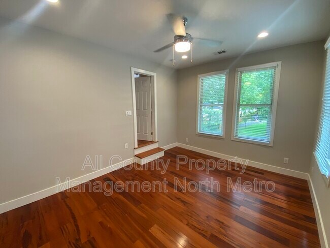 Foto del edificio - 105 Paris Ln