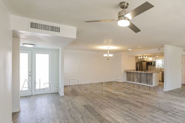 Foto del edificio - 4635 W Laurel Ln