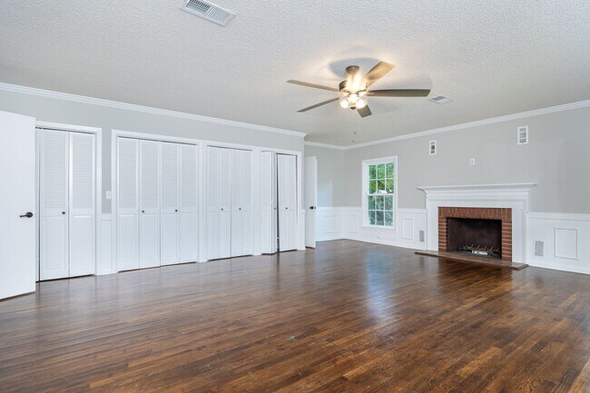 Building Photo - Renovated 4 Bedroom, 3 Bath home in Live Oak
