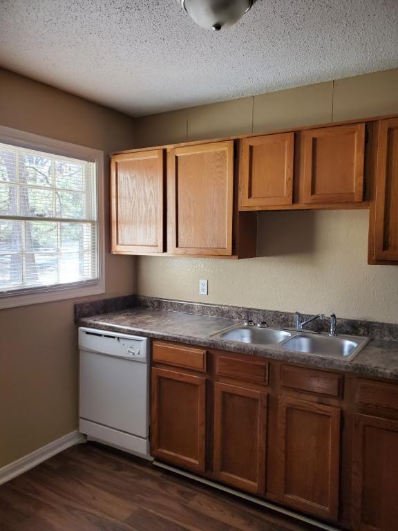 Building Photo - 2360 Treadway Dr.
