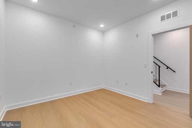 Building Photo - 2350 N 16th St