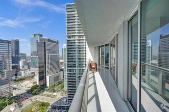 Building Photo - 475 Brickell Ave