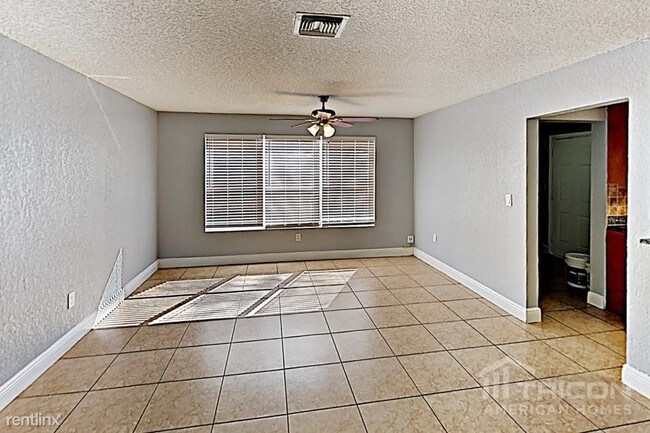 Foto del edificio - 17001 NW 34th Ave