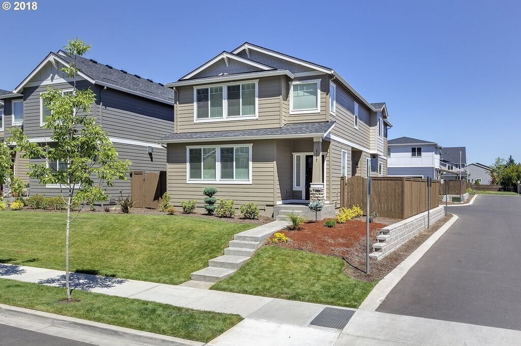 Primary Photo - Newer Three Bedroom Spacious Home with Ope...