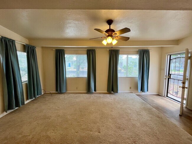 Building Photo - Cozy 2 Bedroom 1 Bathroom Home In The NE!