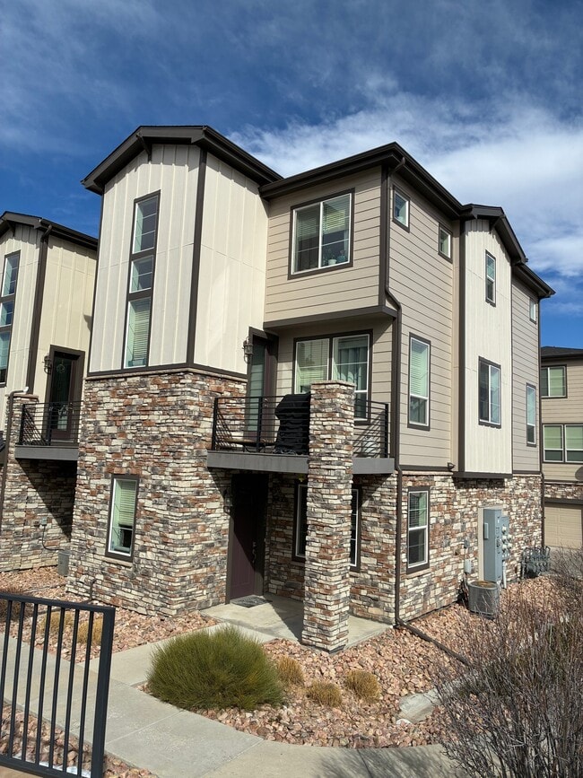 Building Photo - 1592 Castle Creek Cir
