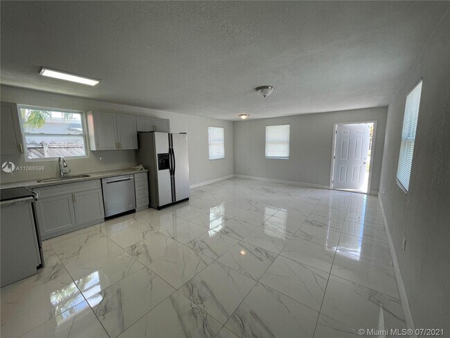 Foto del edificio - 6805 SW 13th Terrace