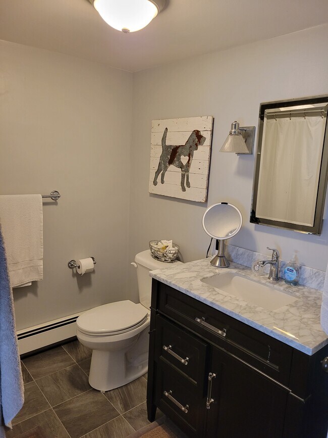 Baño - 106 Granite St