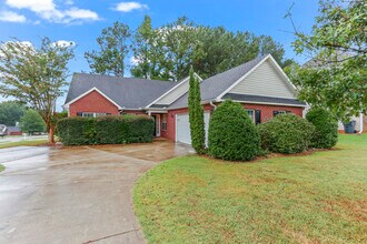 Building Photo - 446 Camella Cir