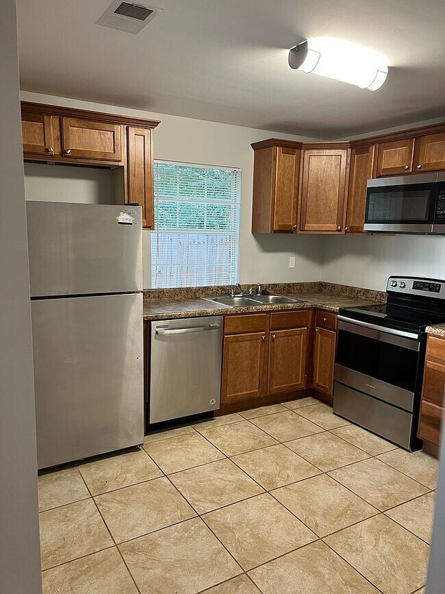 Building Photo - Single Family Home