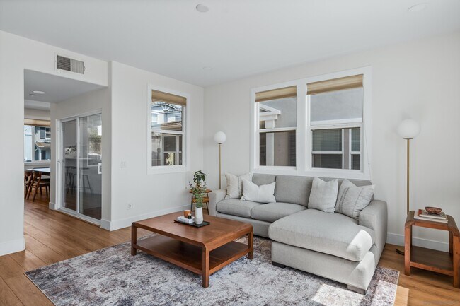 Foto del edificio - 3018 Beachwood Blf Wy