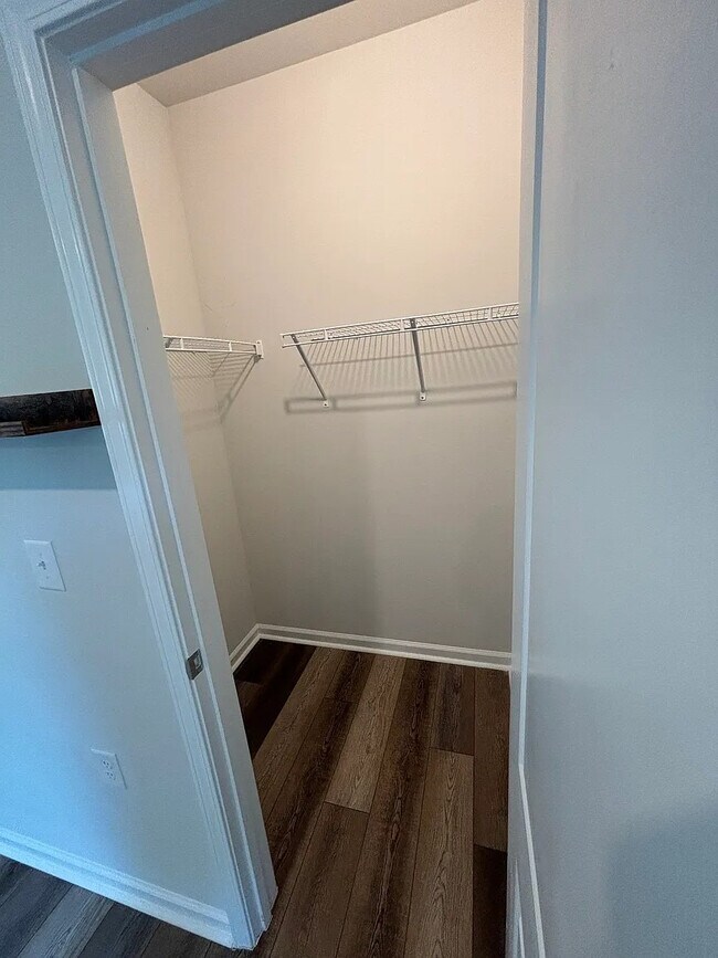 Foto del edificio - Room in Townhome on Kaya Ct