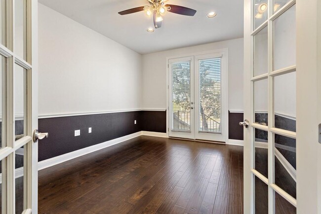 Building Photo - 1906 Floresta Dr