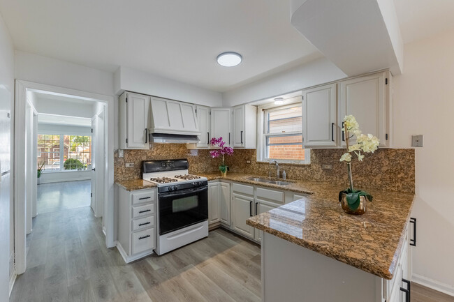 Building Photo - 5222 S Normandy Ave