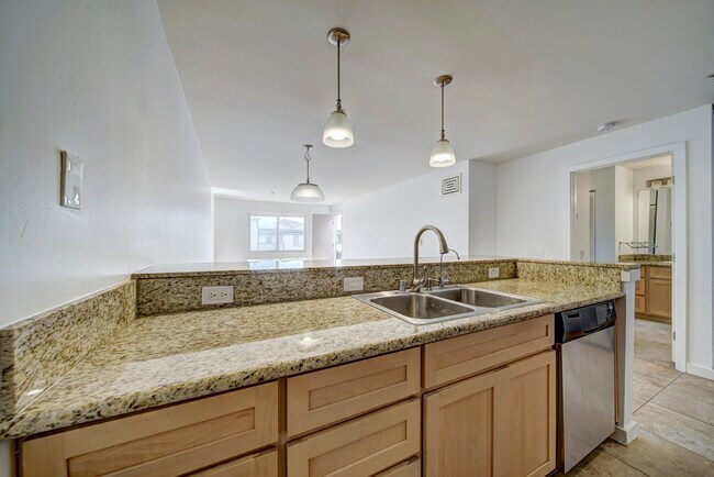 Foto del edificio - 6400 Christie Ave
