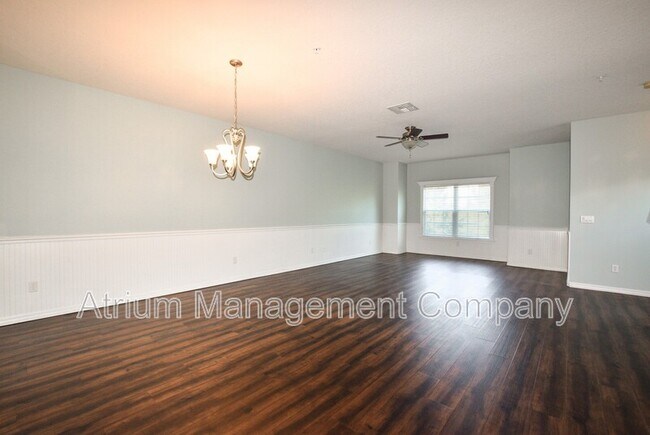 Foto del edificio - 1061 Charter Oak Ln