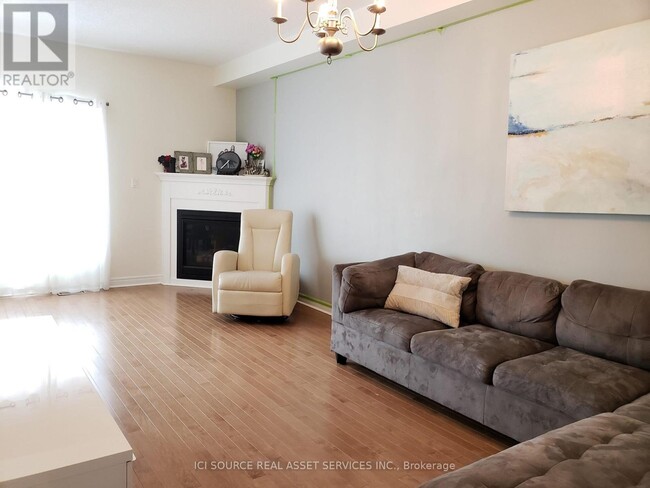 Photo du bâtiment - 43 Crimson Forest Dr