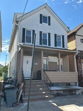 Building Photo - 28 Niles St