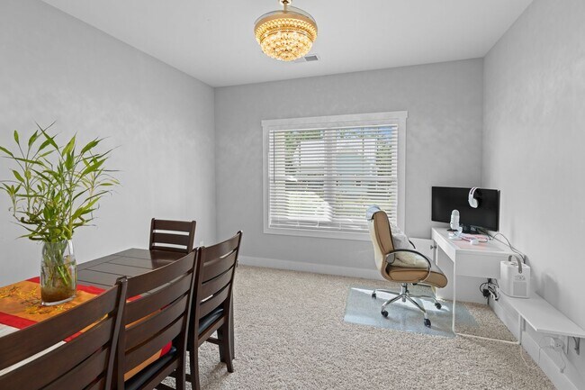 Foto del edificio - 2024 Adams Ridge Dr