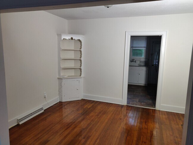 Building Photo - 106 E Weatherspoon St