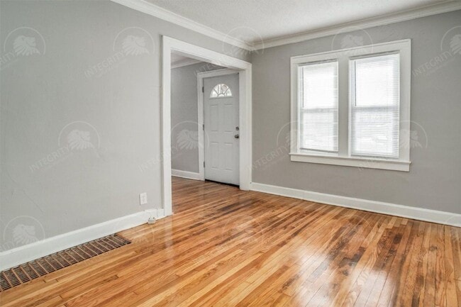 Foto del edificio - 3708 E 61st St