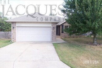 Building Photo - 3904 N Grassland Dr