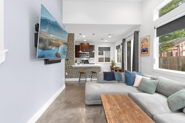 Building Photo - 2931 E 13th Street Unit B