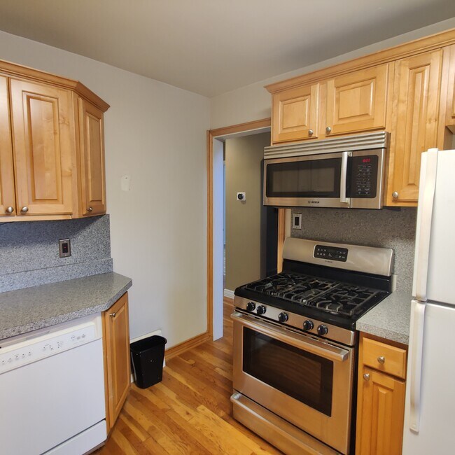 Foto del edificio - 3403 Woodland Ave