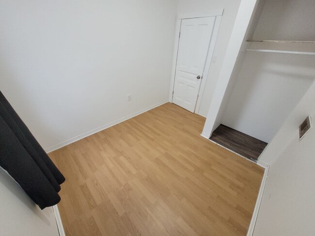 Building Photo - 343 Dufferin St