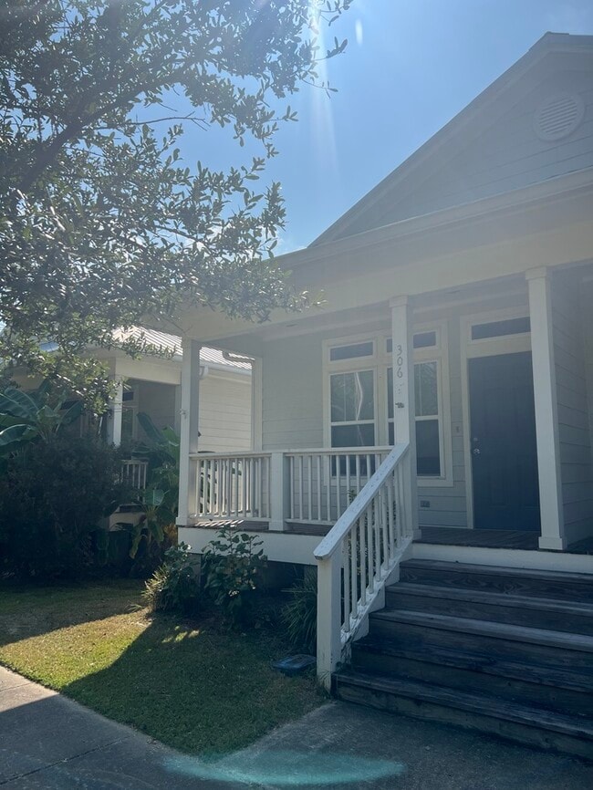 Photo - Beautiful 2/1 duplex Townhome