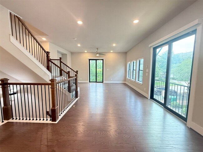 Foto del edificio - 1220 W 25th St