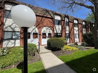 Building Photo - 755 Chestnut St