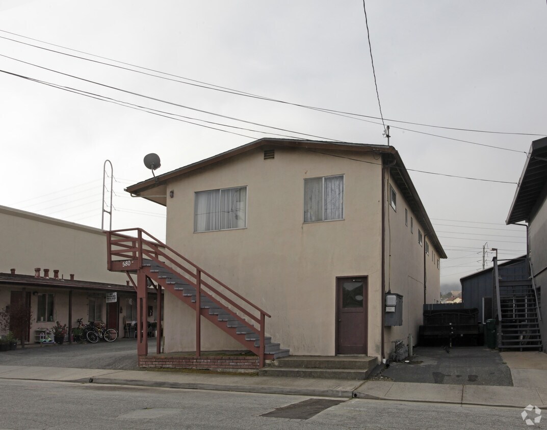 Building Photo - 580-590 Charles Ave