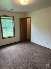 Building Photo - 2623 E Oakbrook Dr