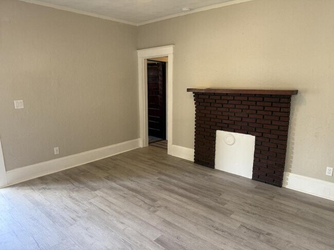 Foto del edificio - 714 Laurel Ave
