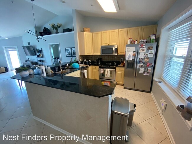 Building Photo - 3 br, 2 bath House - 1412 1st St N #304