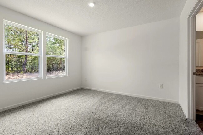 Building Photo - 552 Brookside Dr
