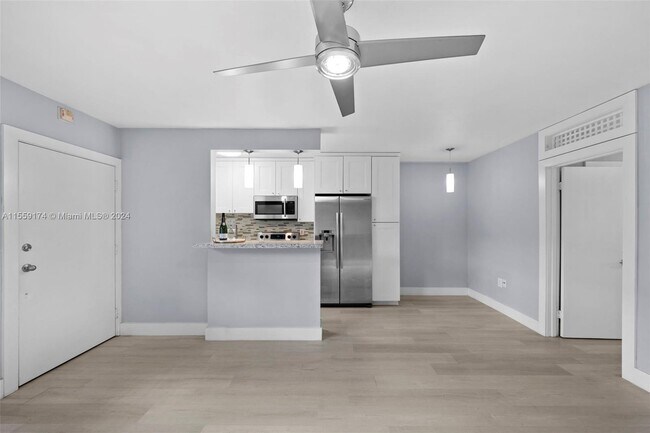 Foto del edificio - 6310 SW 79th St