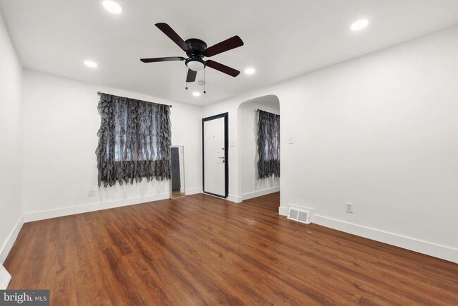 Building Photo - 4321 Palmetto St