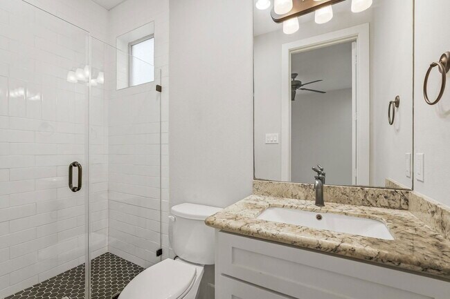 Foto del edificio - 2441 Charleston St