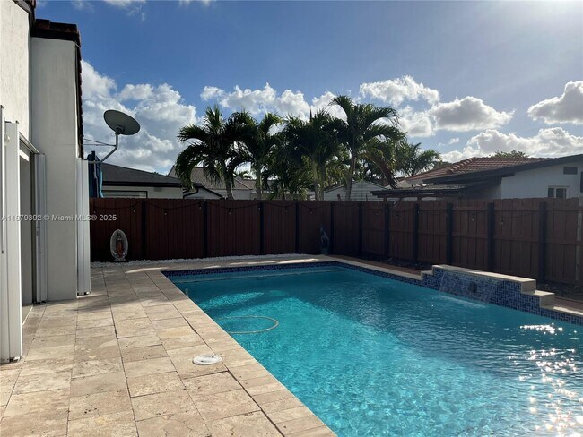 Foto del edificio - 394 NW 133rd Ct