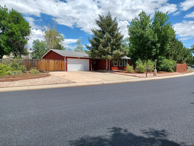 Building Photo - Rare 2BR 1BA Home with extra large 2 Car G...