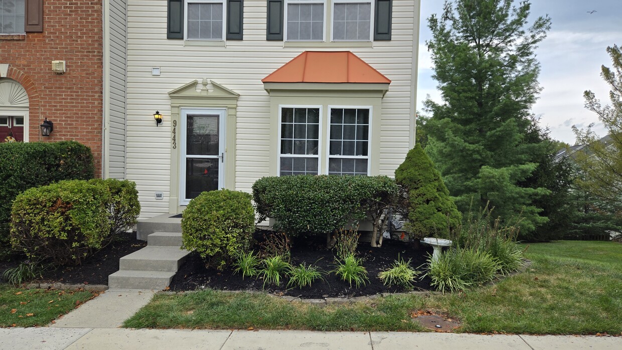 Front Steps - 9443 Birchwood Ln