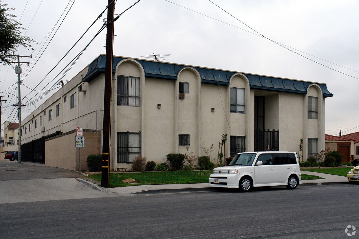 Building Photo - 417 E Kelso St