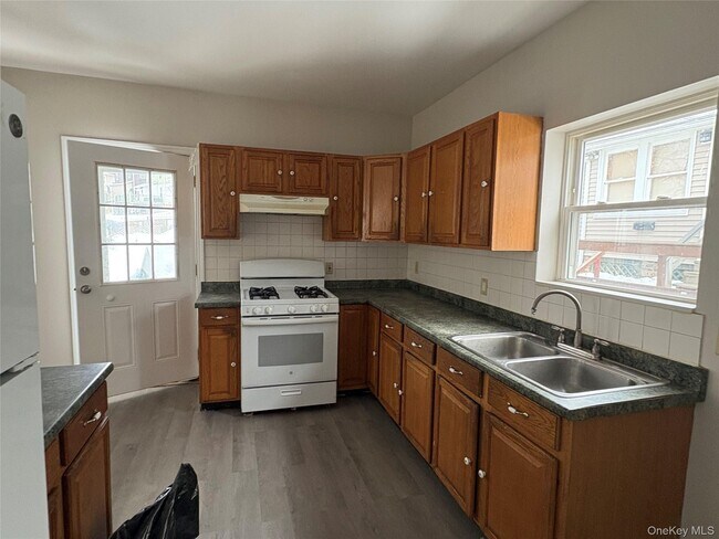 Building Photo - 56 Wisner Ave