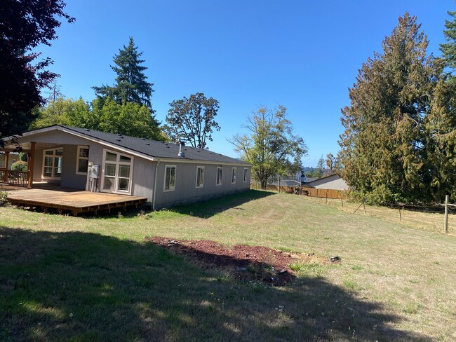 Building Photo - Spacious 4-Bed, 2-Bath Home on 5+ Acres